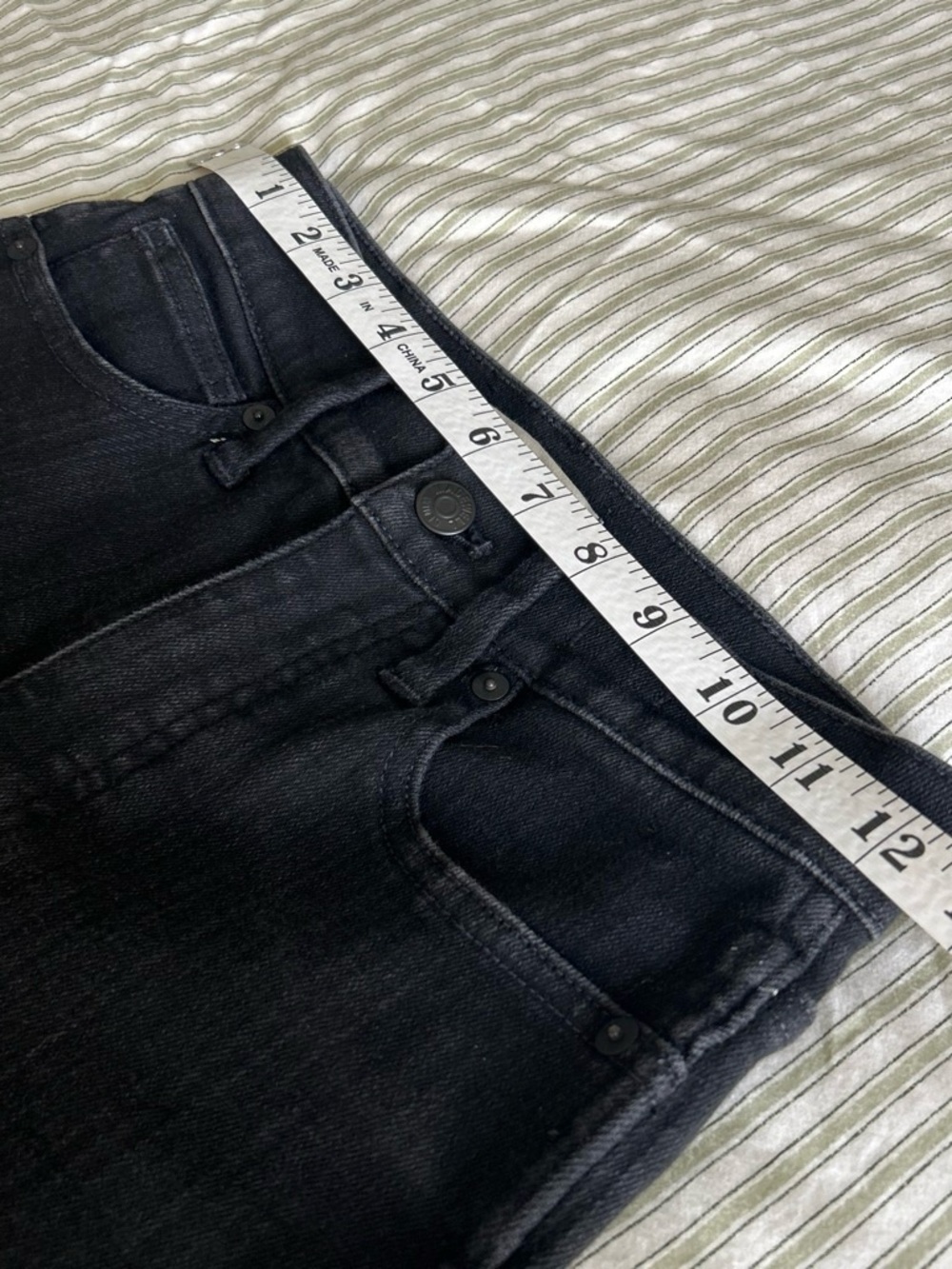 Madewell Stovepipe Straight-Leg Jeans in Black - Picture 5 of 5